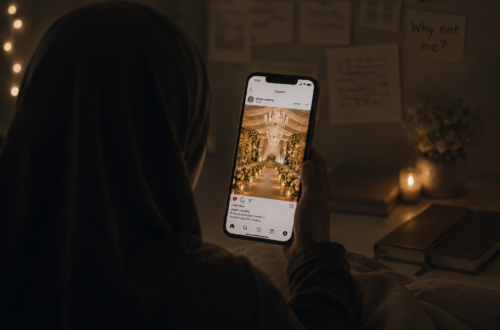 A Muslimah scrolling through social media, wishing to have the life she sees others portray